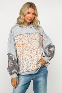 TWO TONE HACCI FLORAL KNIT TOP WITH HOODIE: GREY/OATMEAL