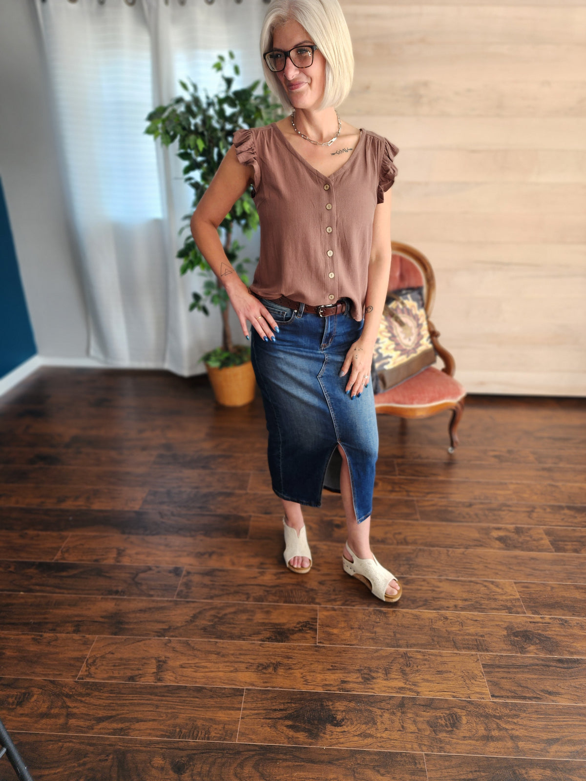 Linen button up v-neck sleeveless blouse in rosewood * on sale