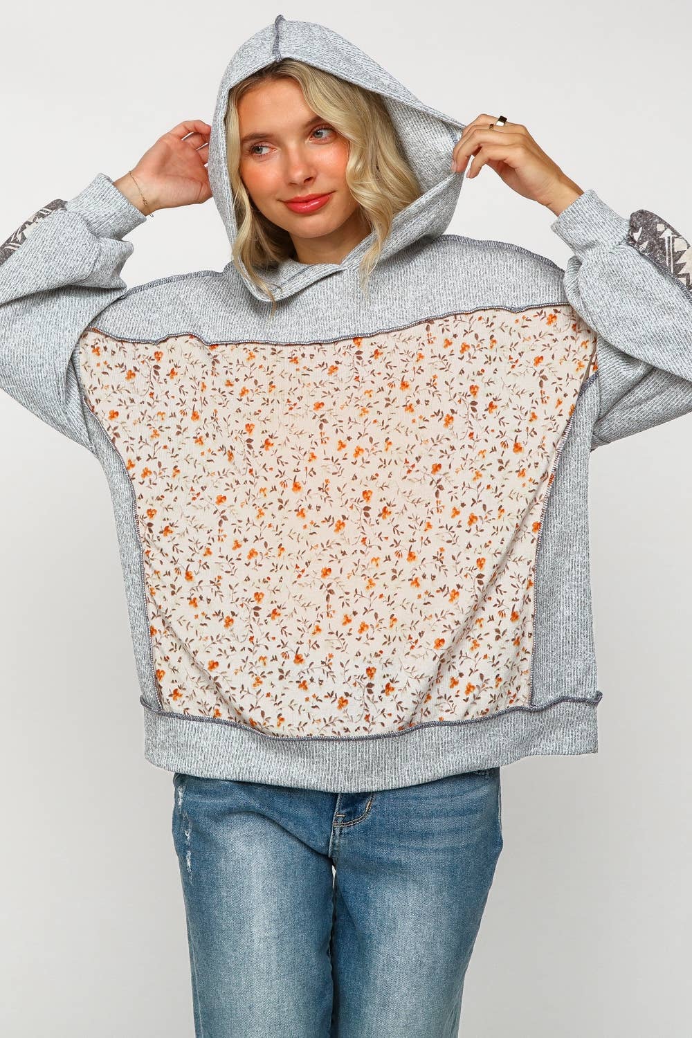 TWO TONE HACCI FLORAL KNIT TOP WITH HOODIE: GREY/OATMEAL