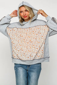 TWO TONE HACCI FLORAL KNIT TOP WITH HOODIE: GREY/OATMEAL