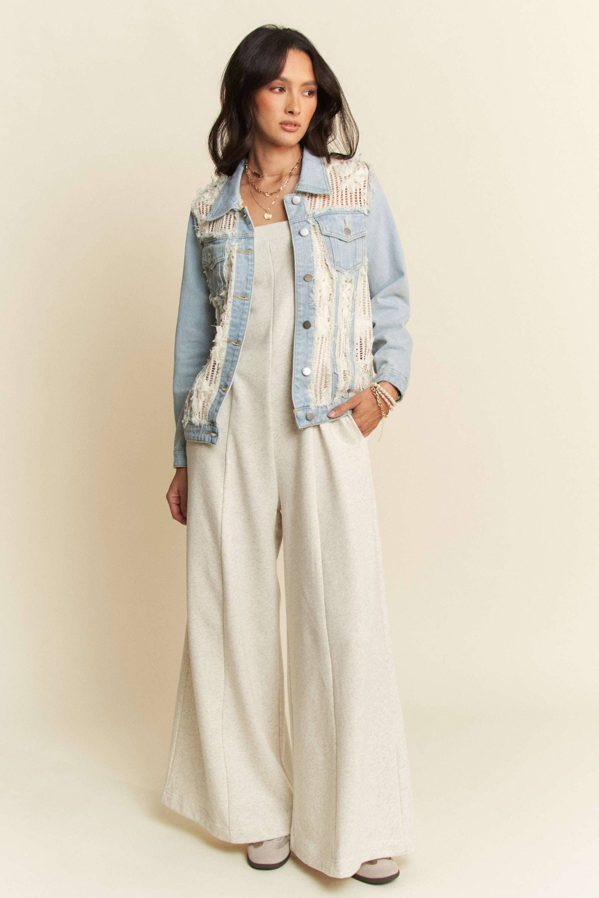 FRAYED LACE PANEL DENIM JACKET: Light Denim