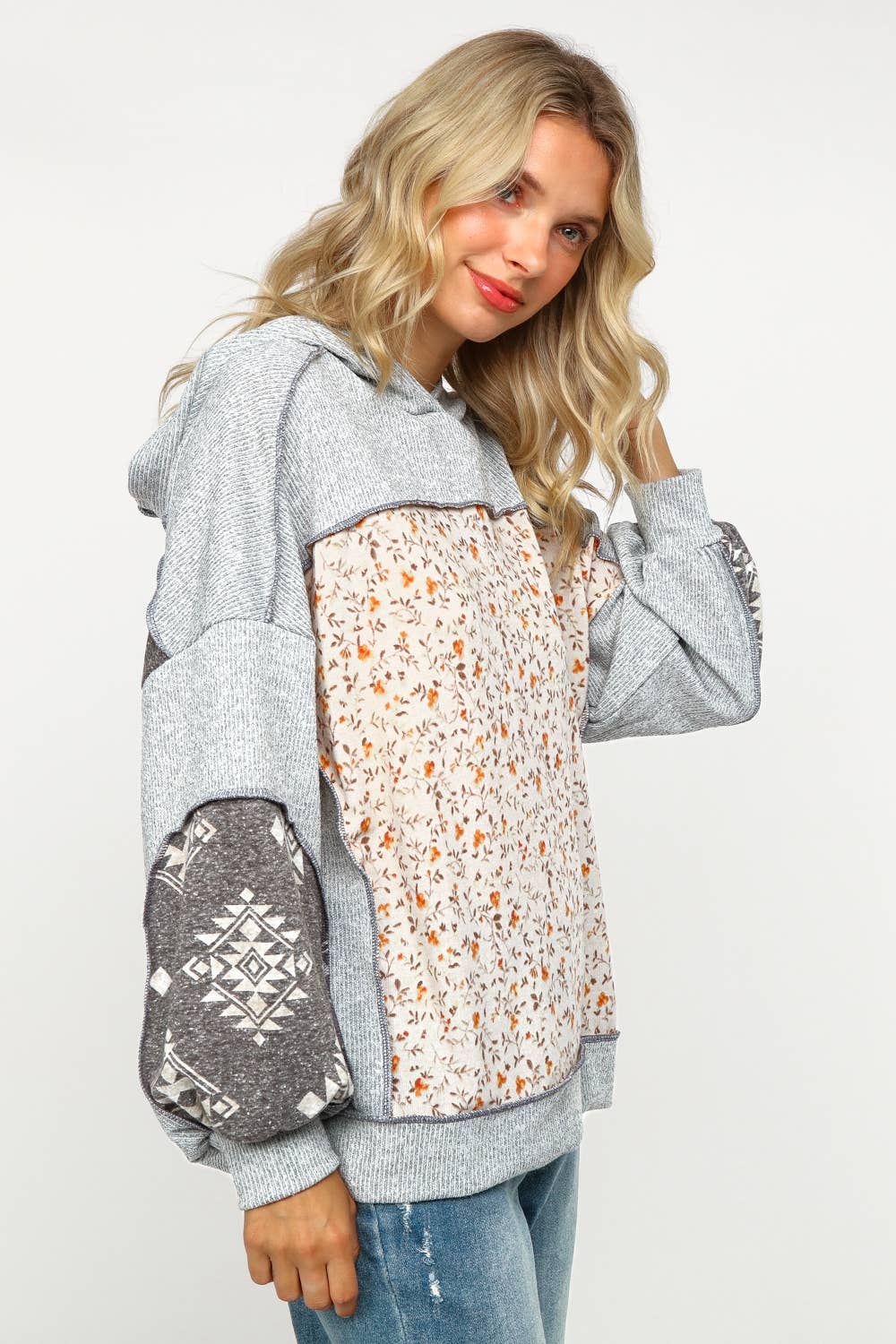 TWO TONE HACCI FLORAL KNIT TOP WITH HOODIE: GREY/OATMEAL
