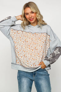 TWO TONE HACCI FLORAL KNIT TOP WITH HOODIE: GREY/OATMEAL
