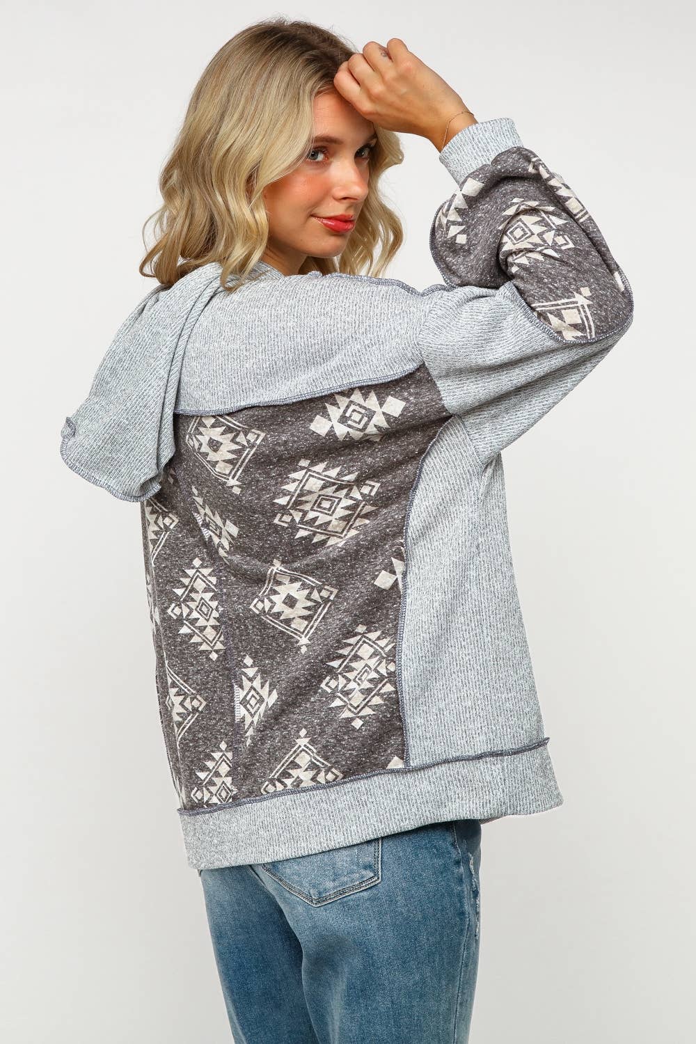 TWO TONE HACCI FLORAL KNIT TOP WITH HOODIE: GREY/OATMEAL