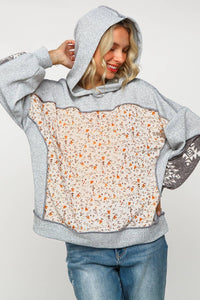 TWO TONE HACCI FLORAL KNIT TOP WITH HOODIE: GREY/OATMEAL
