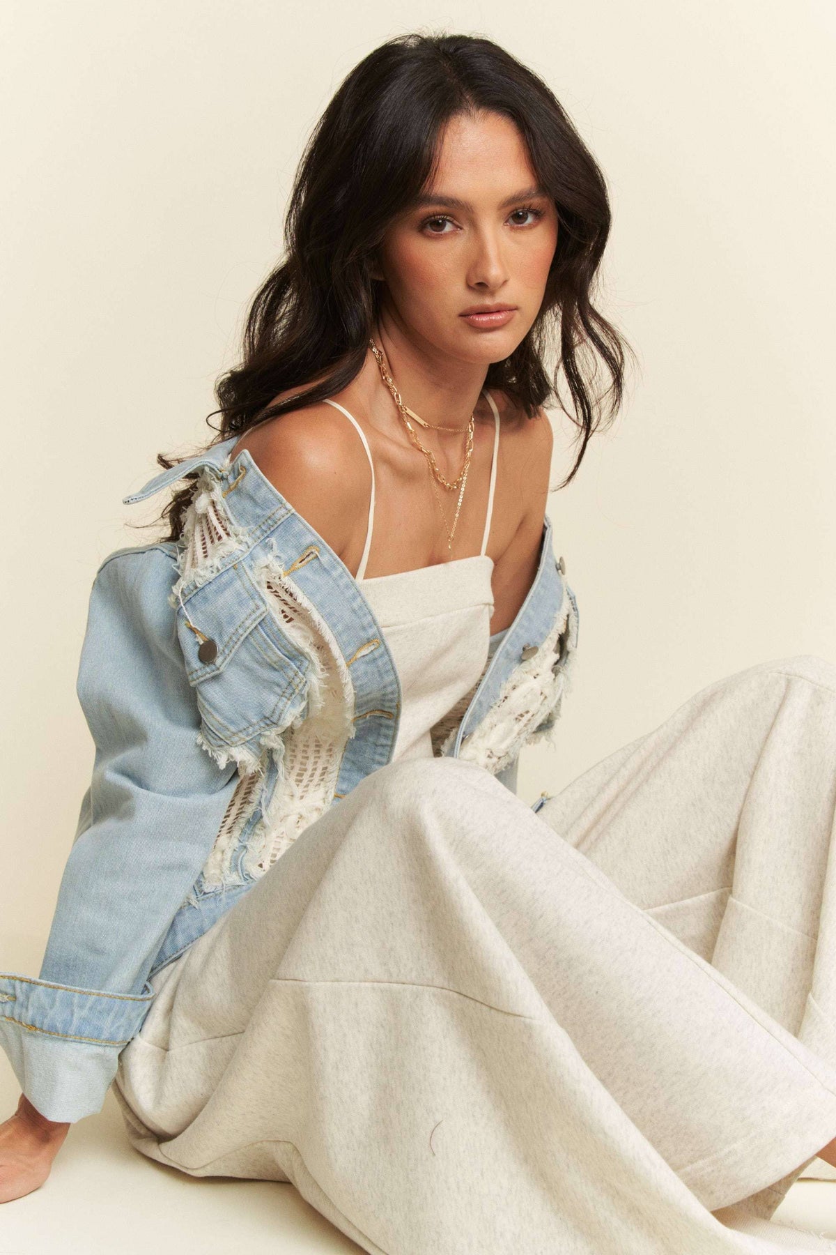 FRAYED LACE PANEL DENIM JACKET: Light Denim