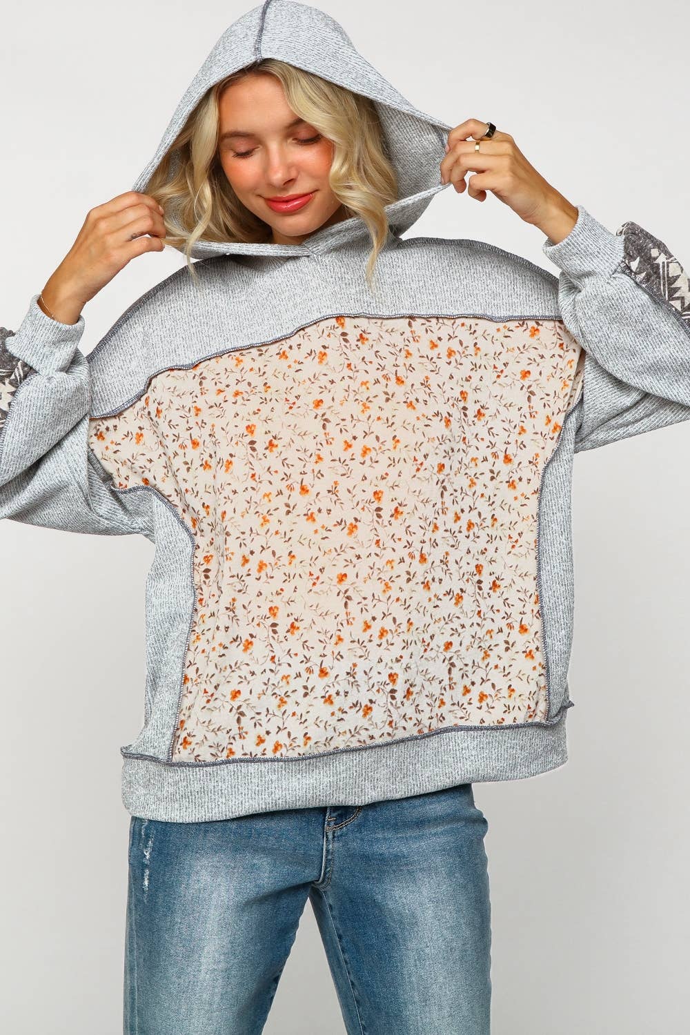TWO TONE HACCI FLORAL KNIT TOP WITH HOODIE: GREY/OATMEAL