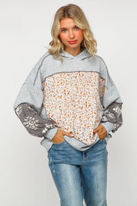 TWO TONE HACCI FLORAL KNIT TOP WITH HOODIE: GREY/OATMEAL