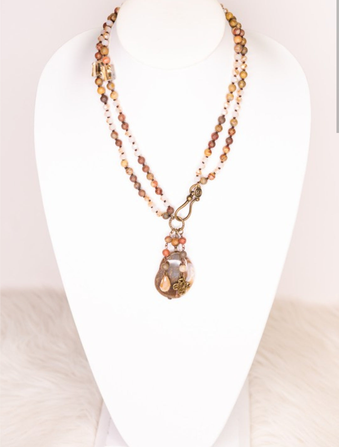 Maple Stone pendant necklace *