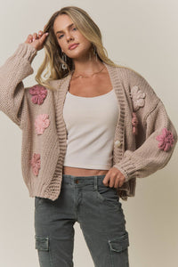 CHUNKY FLORAL CHIC KNIT CARDIGAN: KHAKI