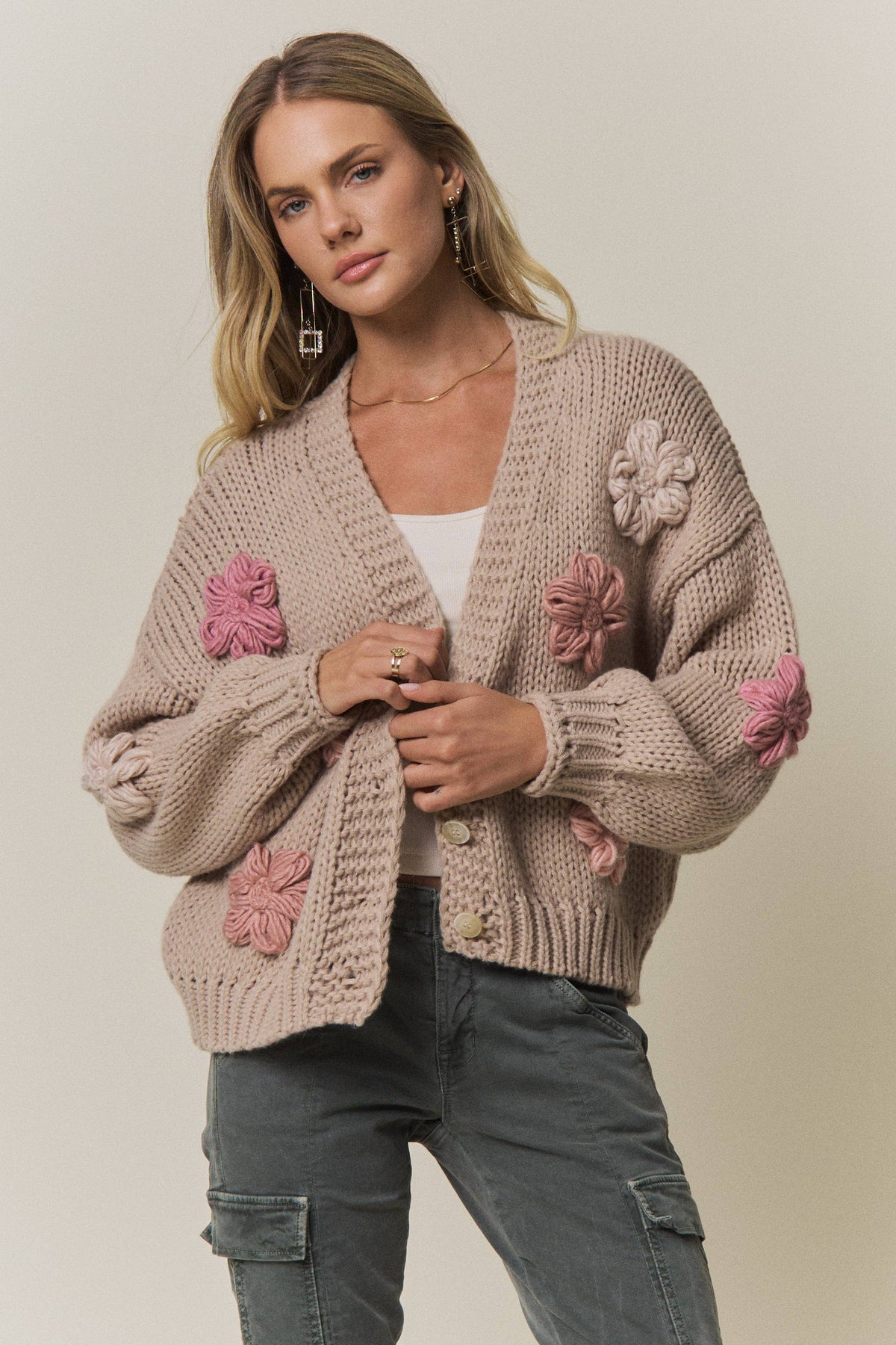 CHUNKY FLORAL CHIC KNIT CARDIGAN: KHAKI