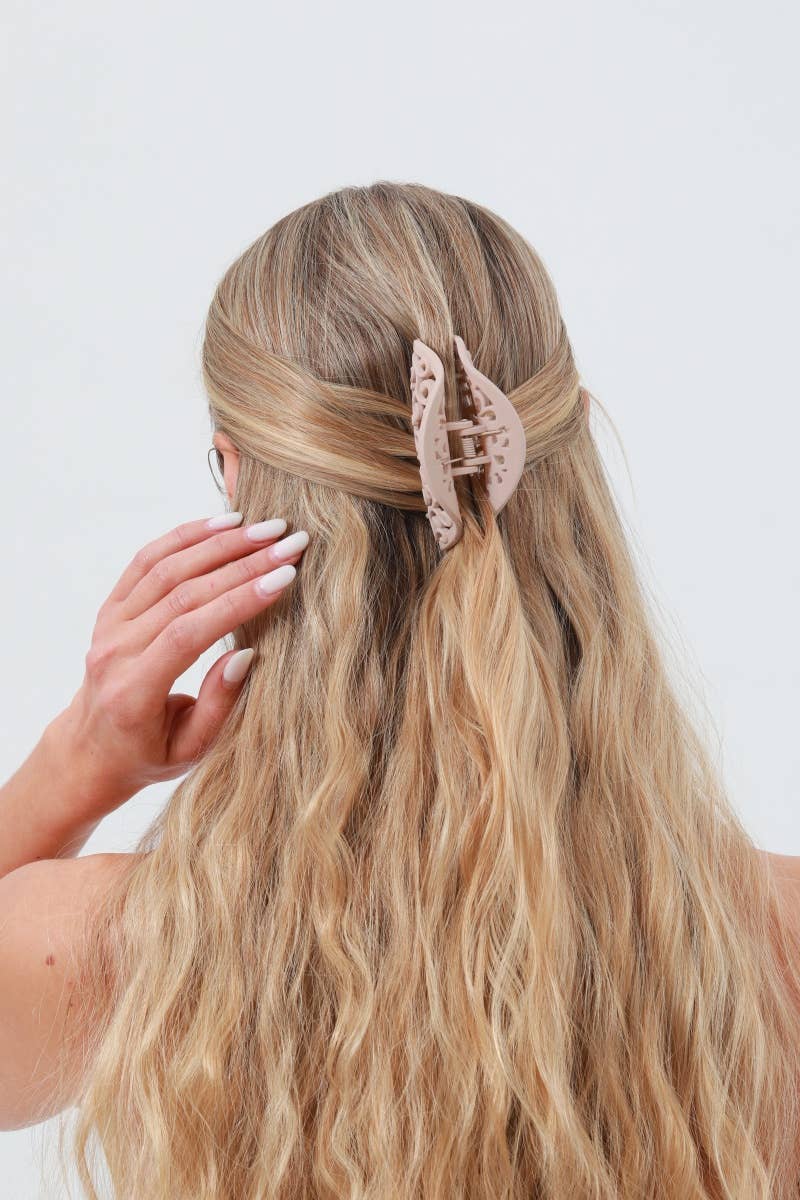 Openwork Hair Clip – Fashion Engraving Detail: Mocha