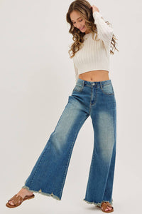 MID-RISE WIDE-LEG FRAYED HEM DENIM JEANS: DENIM BLUE