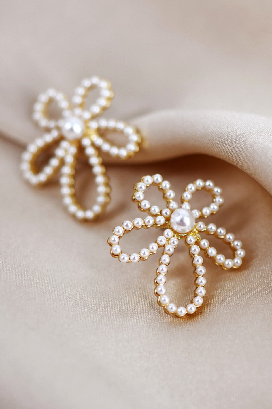 White Pearl Flower Stud Earring