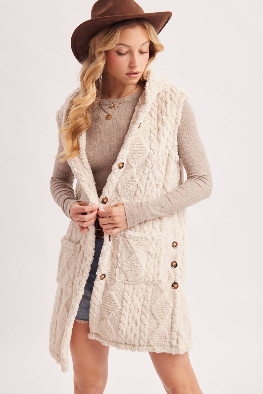 BOUCLE CABLE KNIT SWEATER HOODED VEST: ECRU