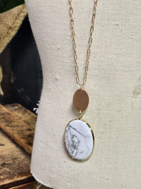 Howlite pendant necklace *