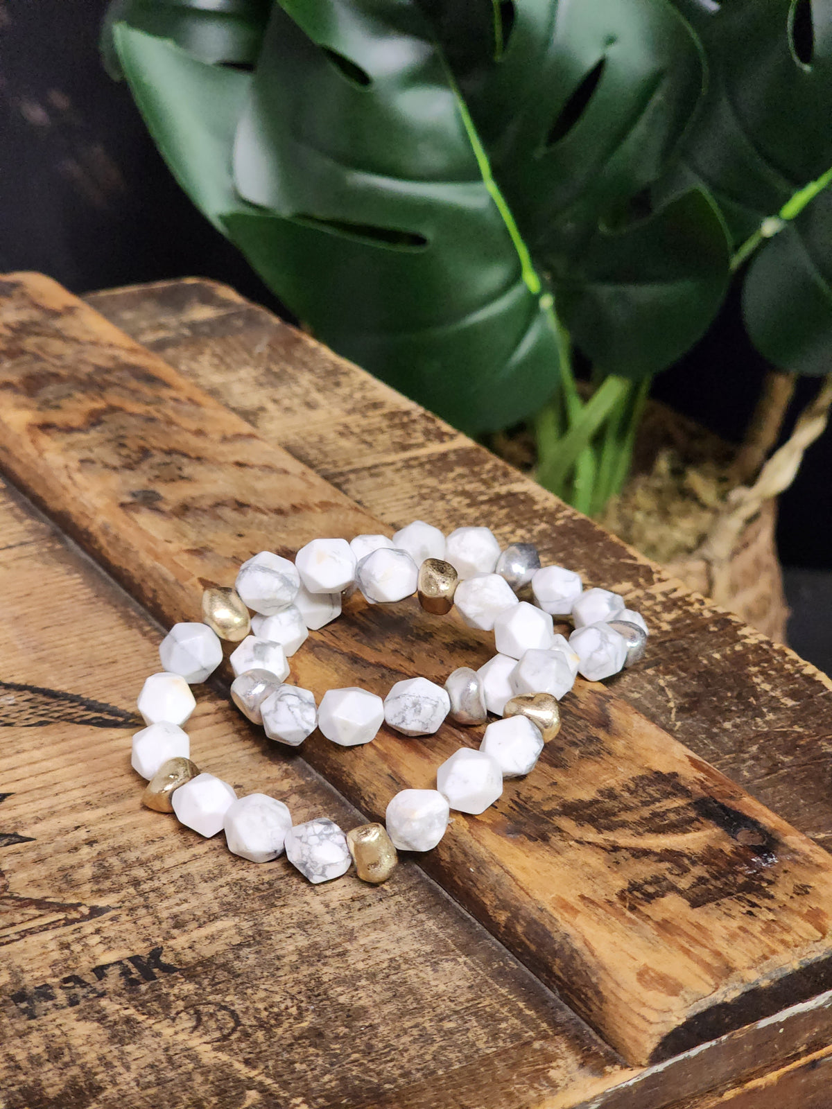 Chunky Howlite stone bead bracelet