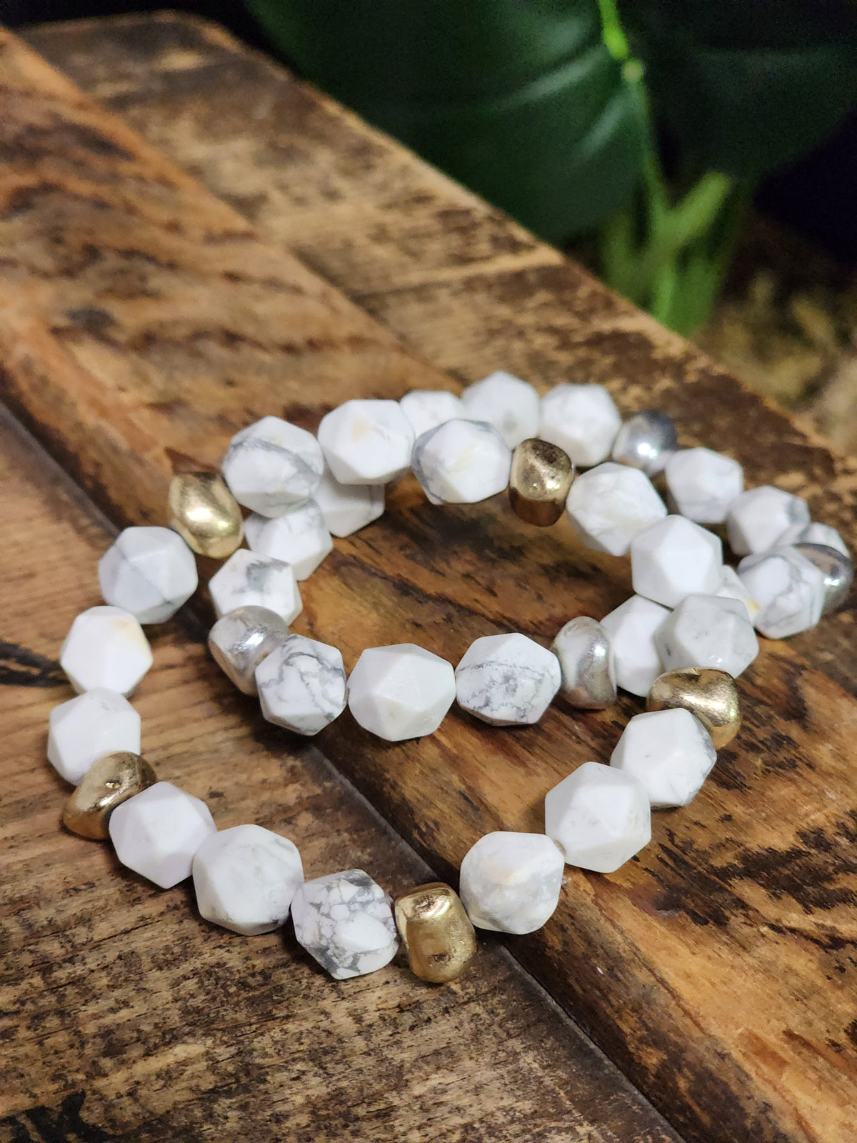 Chunky Howlite stone bead bracelet