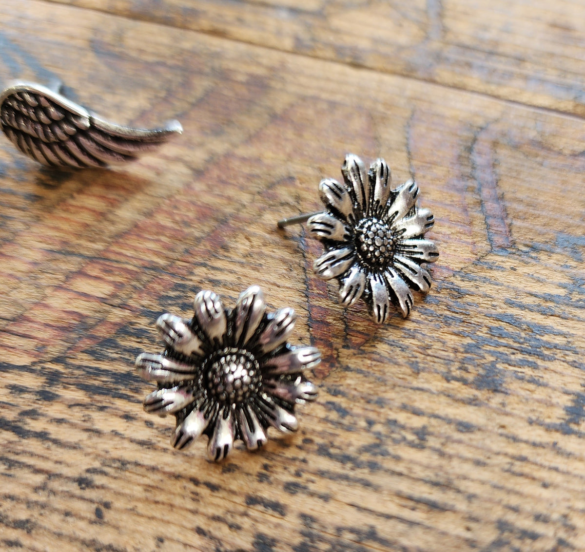 Daisy Heart earring trio *