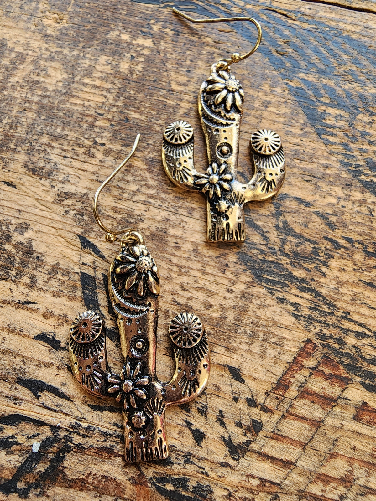 Floral stamped cactus earring