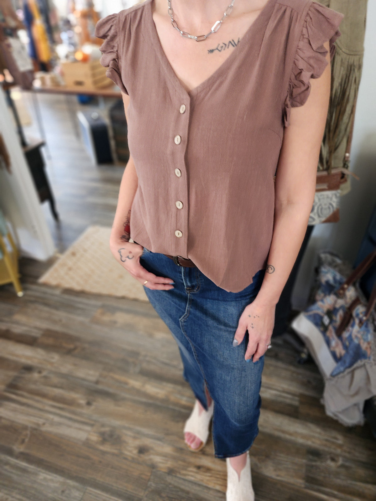 Linen button up v-neck sleeveless blouse in rosewood