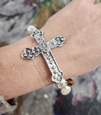 Cross with pearl beads bracelet