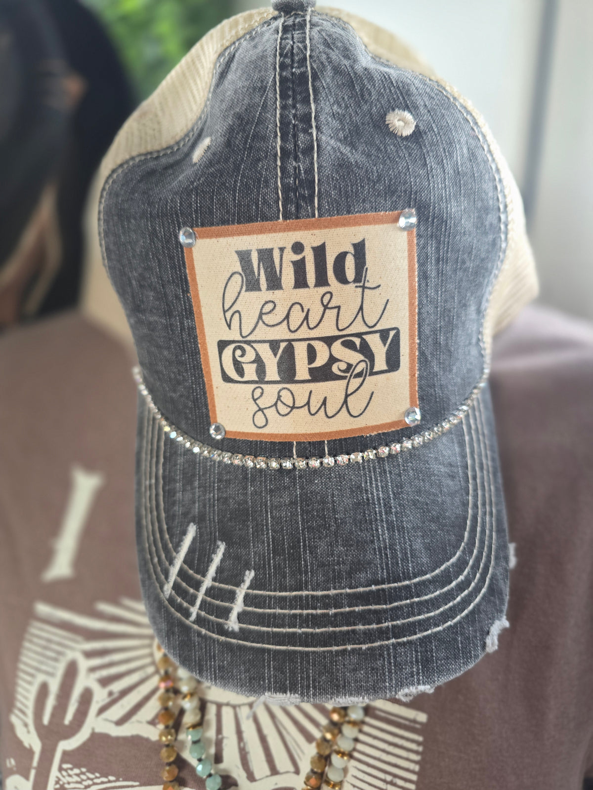 "WILD HEART GYPSY SOUL" DISTRESSED TRUCKER HAT: BLING / BLACK