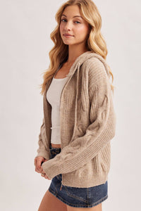 ZIP-UP CABLE KNIT SWEATER CARDIGAN WITH HOOD: LATTE