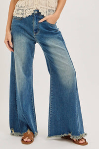 MID-RISE WIDE-LEG FRAYED HEM DENIM JEANS: DENIM BLUE