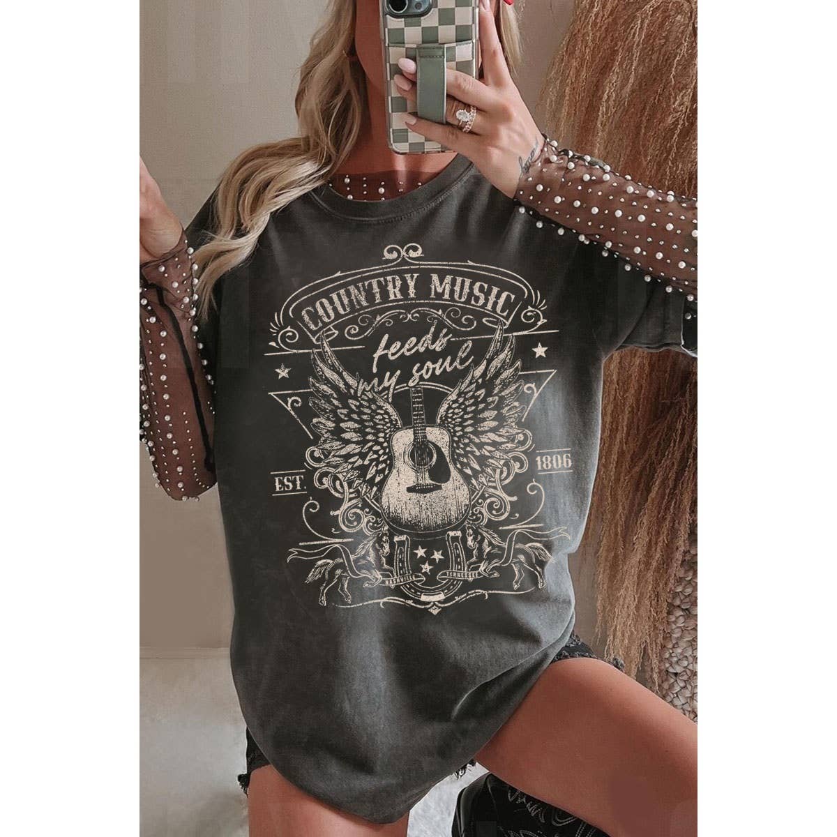 COUNTRY MUSIC FEEDS MY SOUL OVERSIZED GRAPHIC TEE