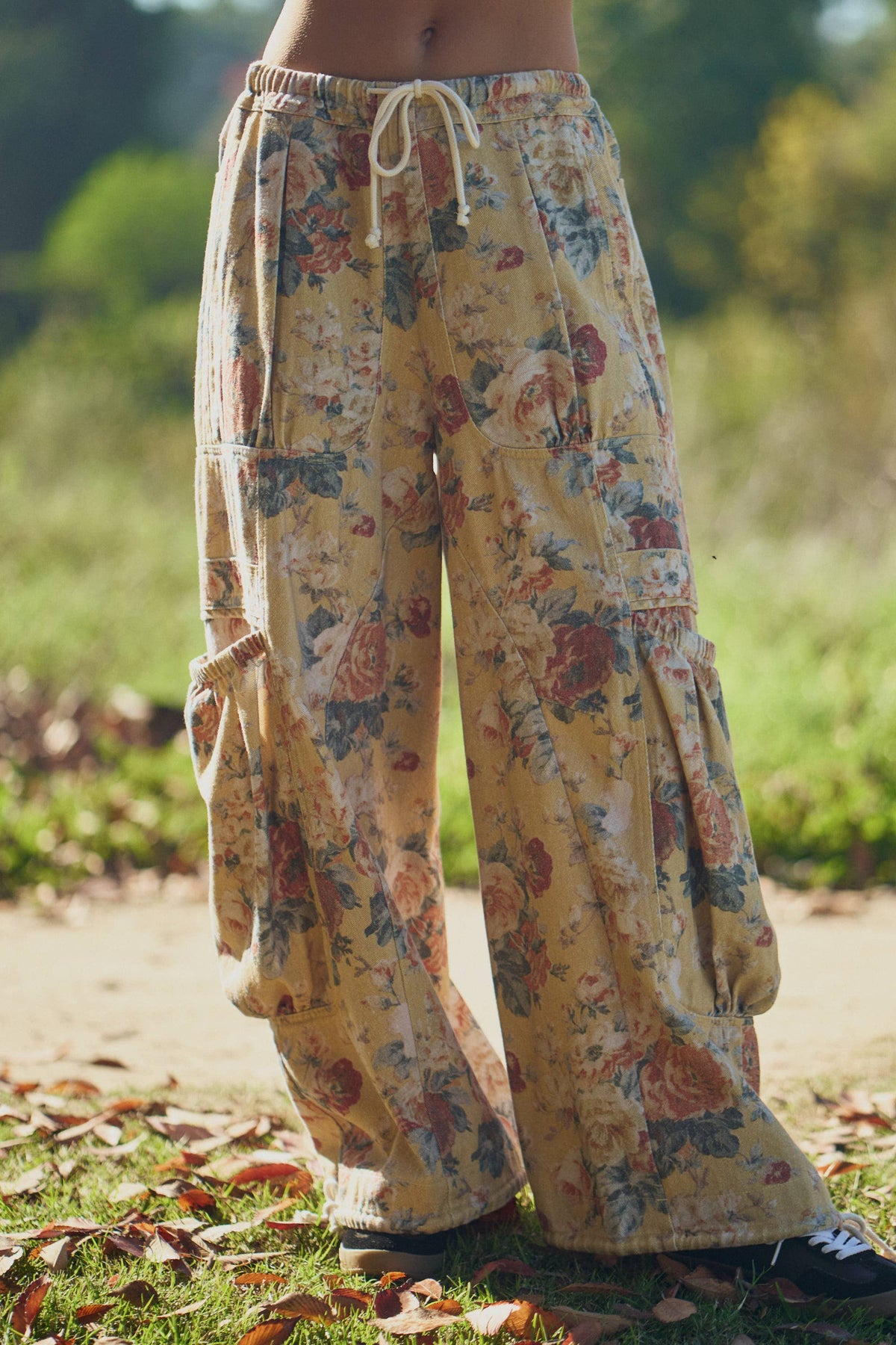 FLOWER PRINTED DENIM WAIST DROPPED POCKETS PANT: Yellow