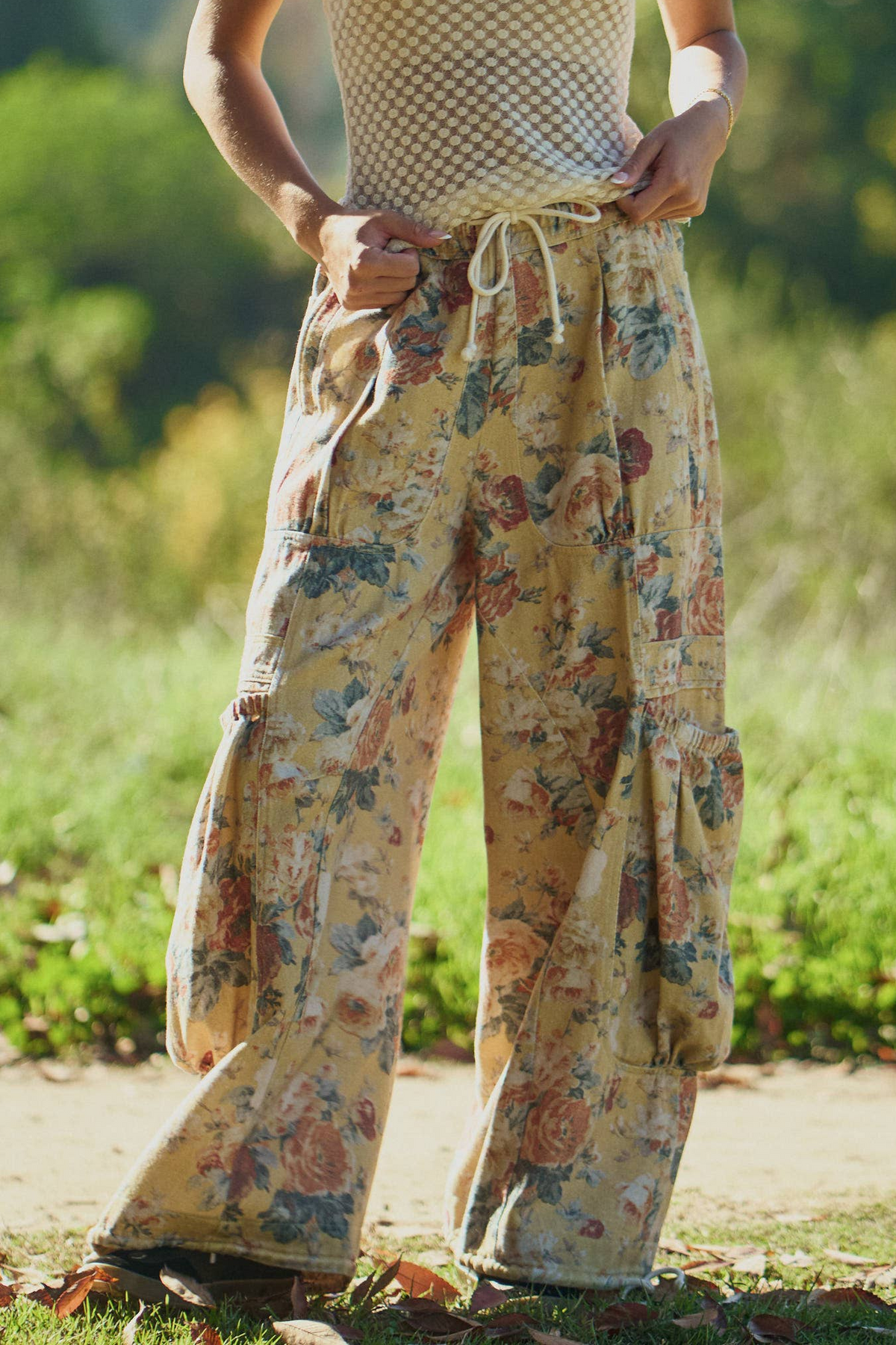 FLOWER PRINTED DENIM WAIST DROPPED POCKETS PANT: Yellow