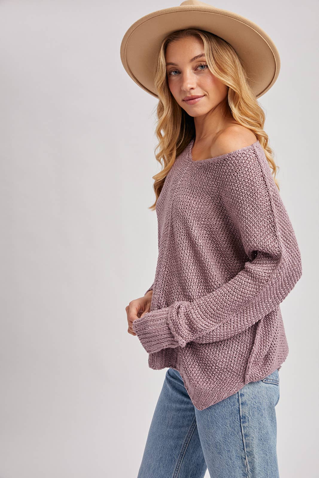 REVERSE SEAM LOOSE FIT SWEATER: MAUVE