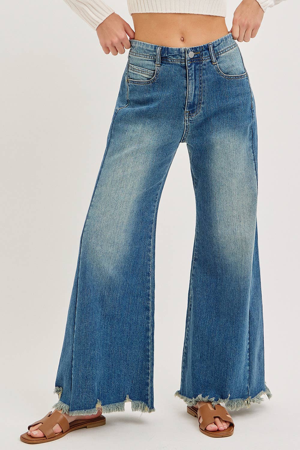 MID-RISE WIDE-LEG FRAYED HEM DENIM JEANS: DENIM BLUE