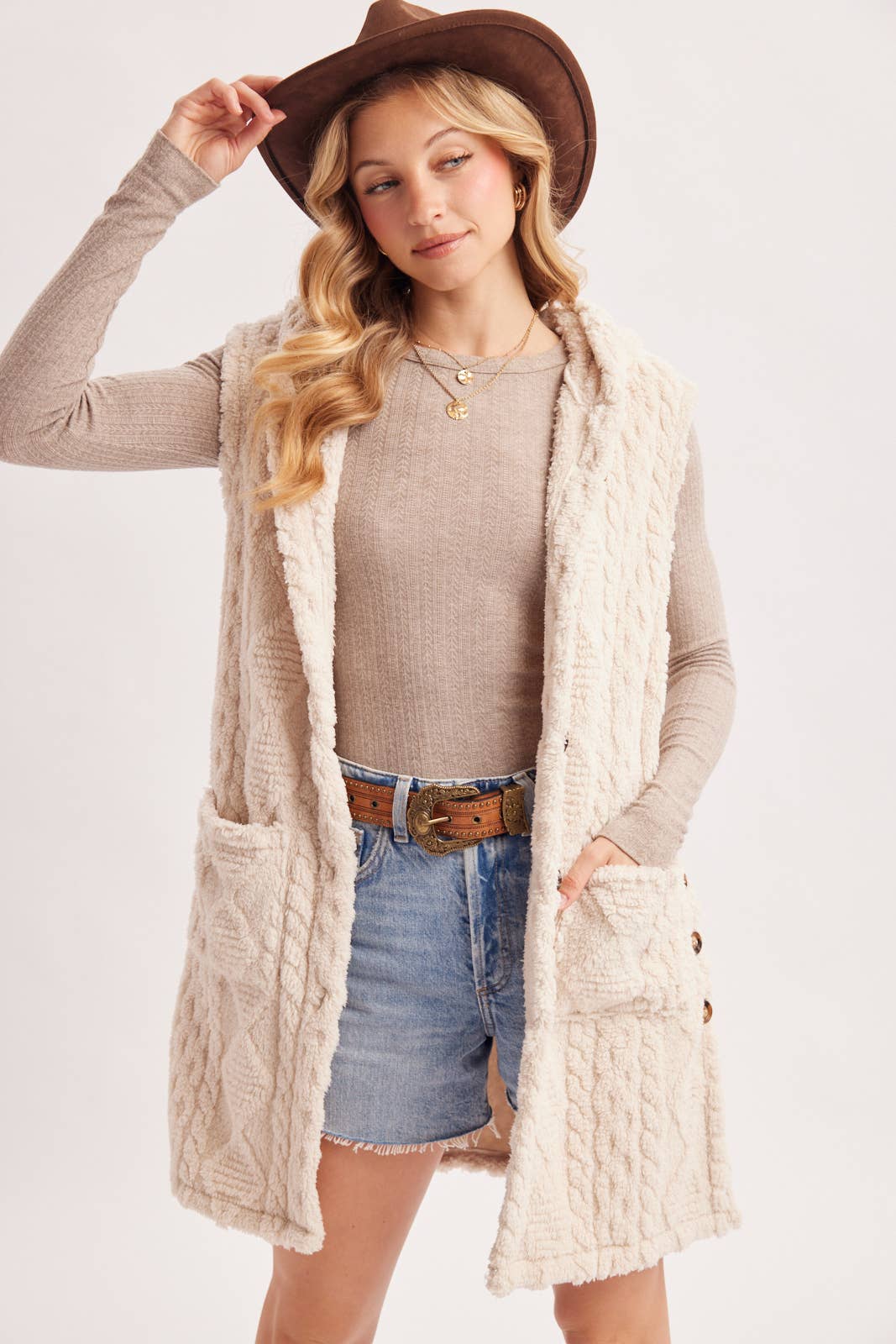 BOUCLE CABLE KNIT SWEATER HOODED VEST: ECRU