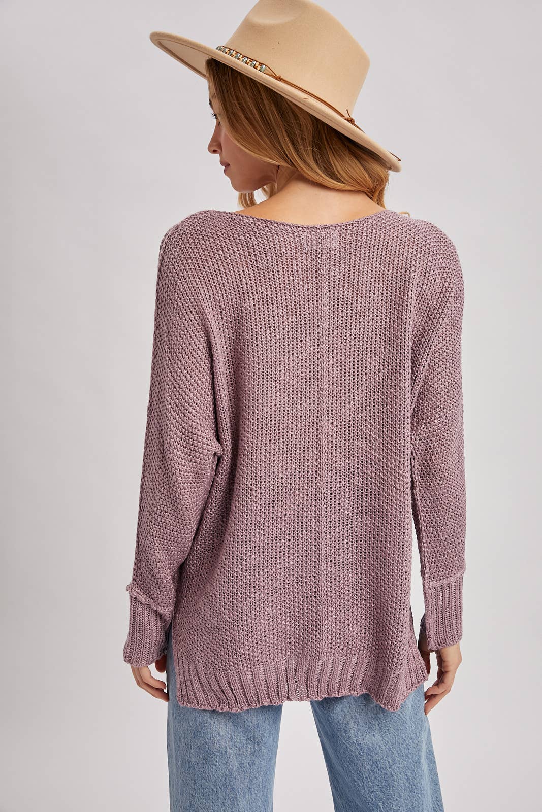 REVERSE SEAM LOOSE FIT SWEATER: MAUVE