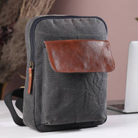 EXPLORER CROSSBODY PURSE
