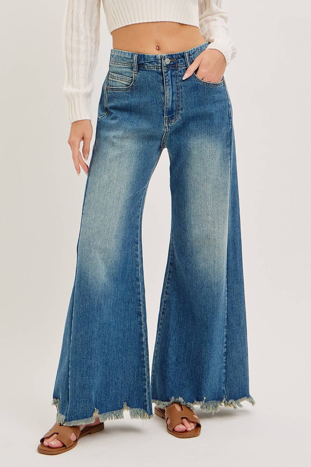 MID-RISE WIDE-LEG FRAYED HEM DENIM JEANS: DENIM BLUE