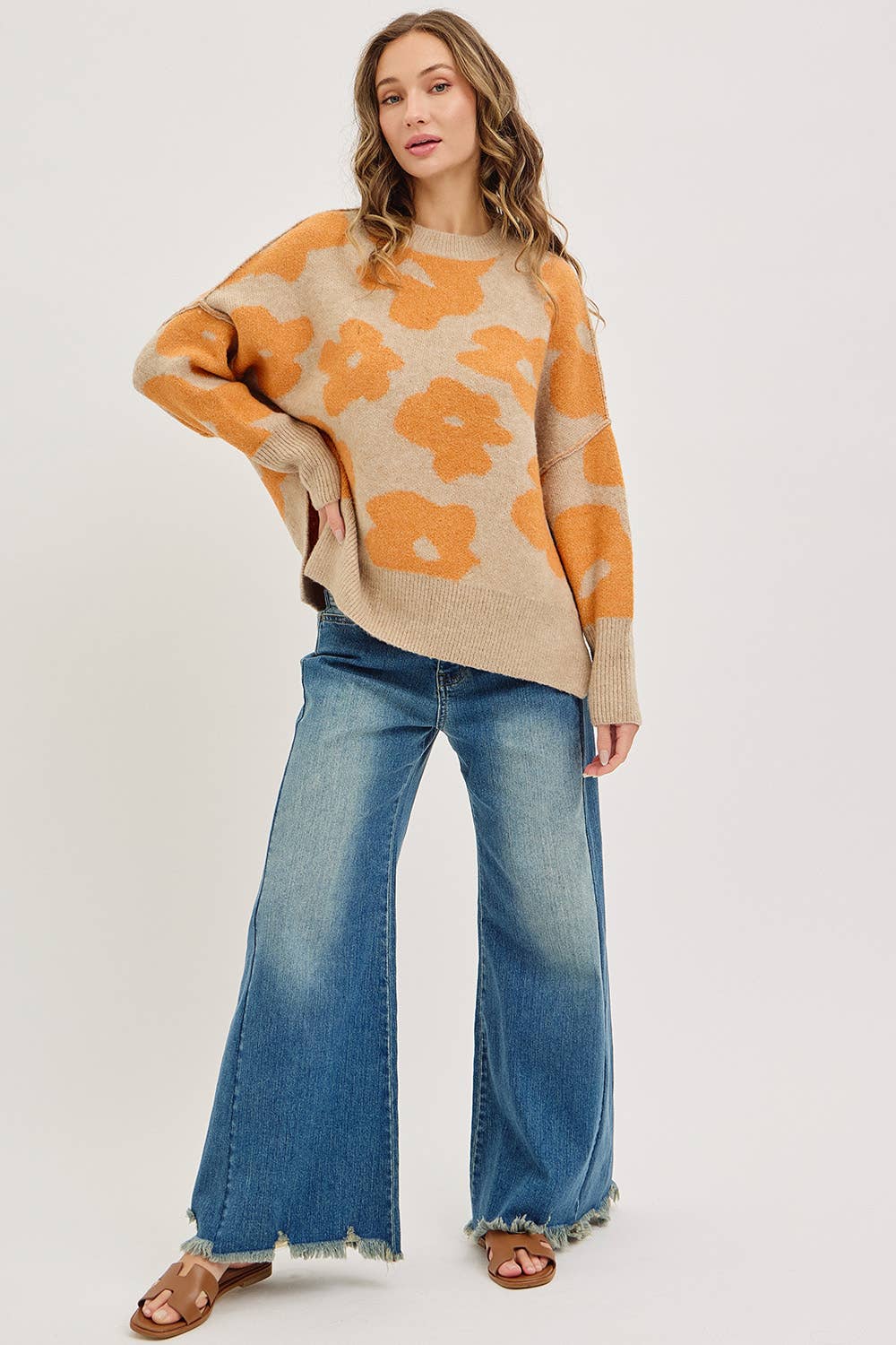 MID-RISE WIDE-LEG FRAYED HEM DENIM JEANS: DENIM BLUE