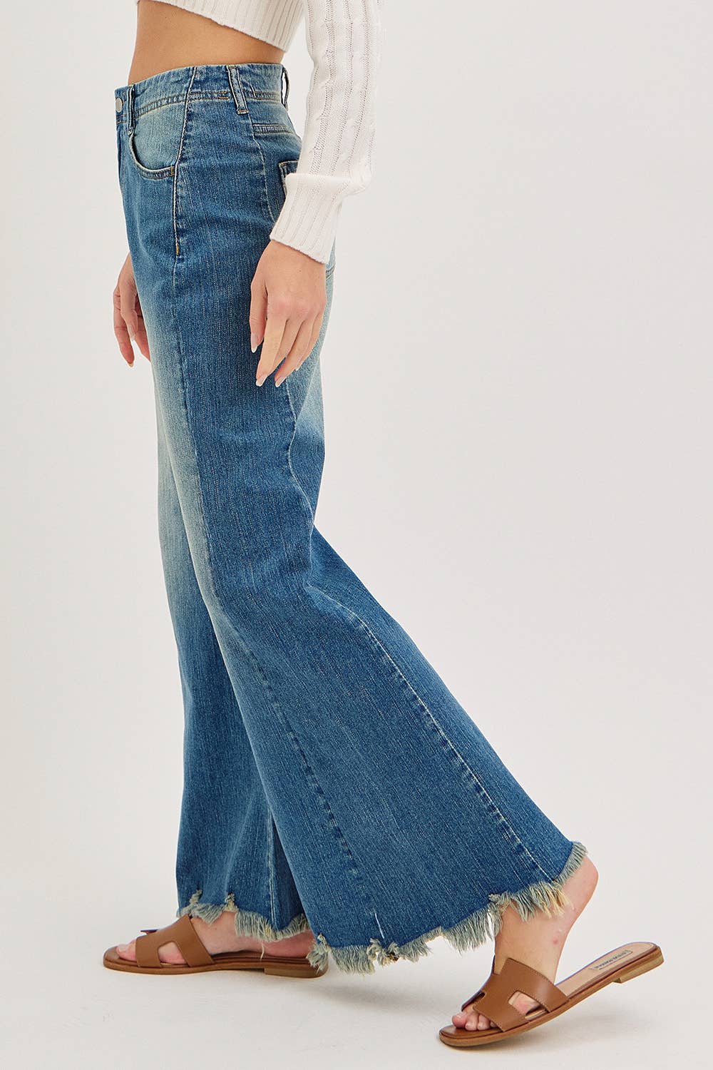 MID-RISE WIDE-LEG FRAYED HEM DENIM JEANS: DENIM BLUE