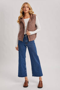 BUTTON DOWN SHERPA FLEECE QUILTED HOOD VEST: MOCHA
