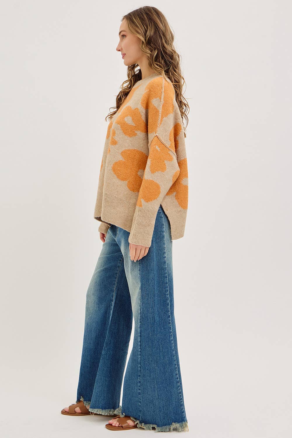 MID-RISE WIDE-LEG FRAYED HEM DENIM JEANS: DENIM BLUE