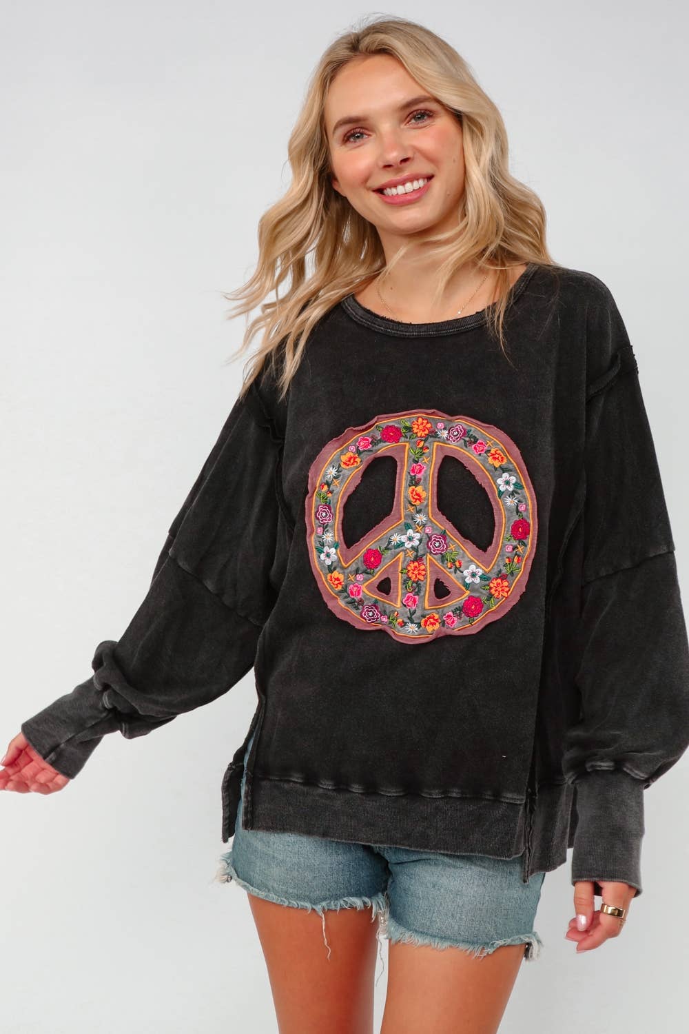 PLUS SUZE EMBROIDERED PEACE WASHED PULLOVER KNIT TOP: CHARCOAL