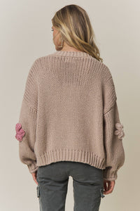 CHUNKY FLORAL CHIC KNIT CARDIGAN: KHAKI
