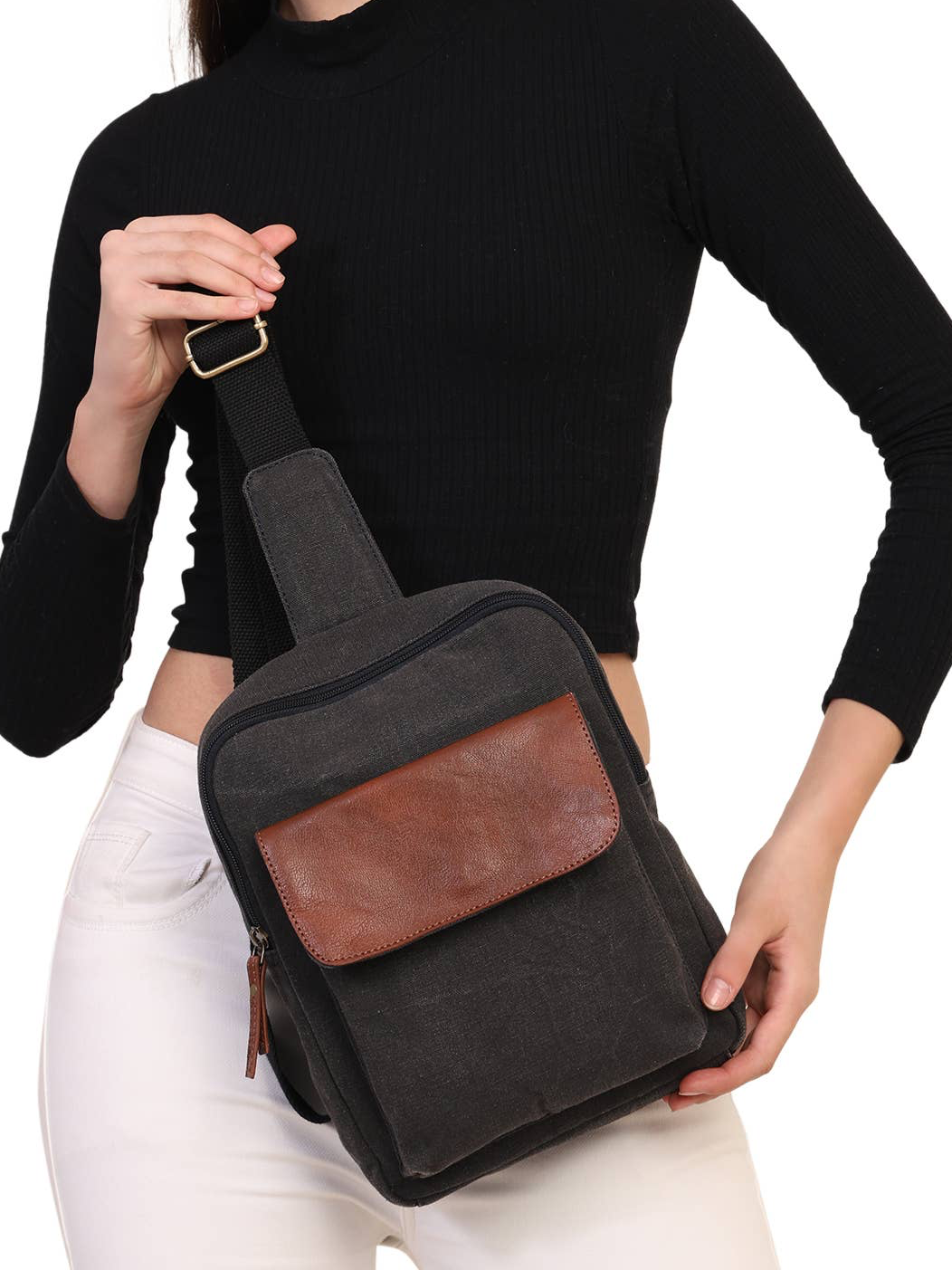 EXPLORER CROSSBODY PURSE