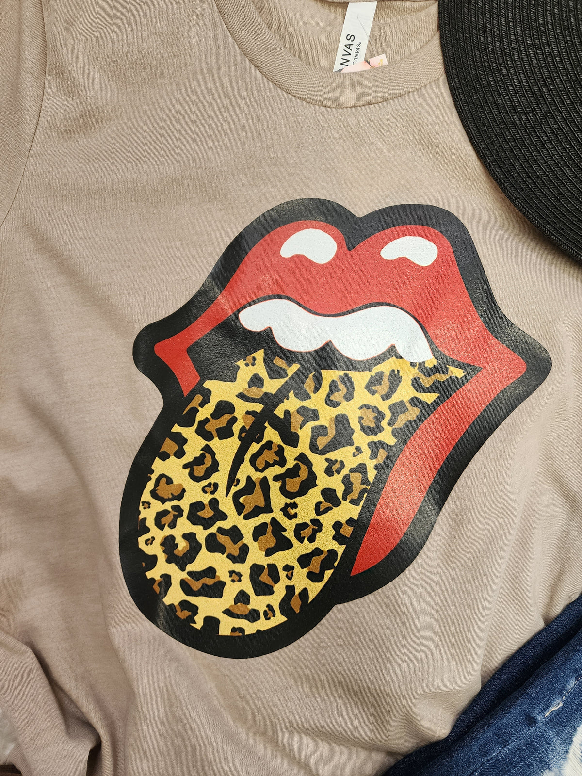 Leopard KISS graphic tee * on sale