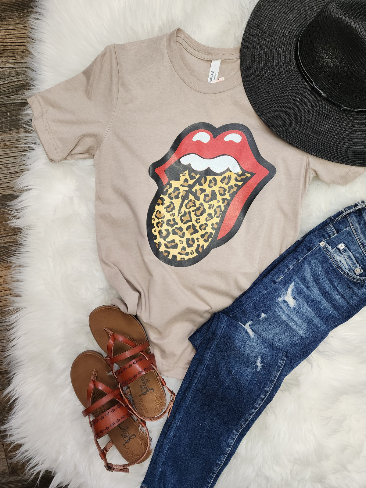 Leopard KISS graphic tee * on sale